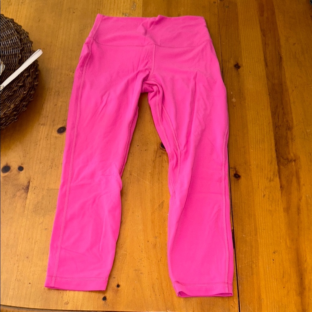 Women’s Lululemon cropped align leggings